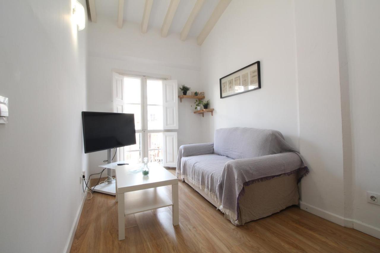 Comfortable With Character In The Old Town Apartment *